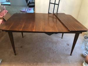 lot 13 image: Mid-Century Dining Table with leaf