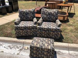 lot 9 image: 2 Matching Occasional Chairs with ottoman