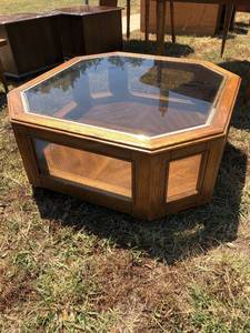 lot 16 image: Glass Octagon Coffee Table