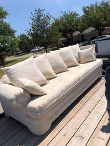 lot 6 image: Mid Century White Sofa
