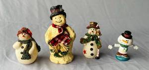 lot 93 image: 4 Resin Decorative Snowmen