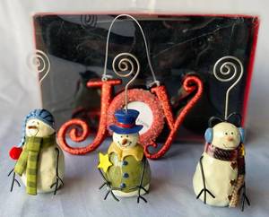 lot 95 image: Snowman Place card Holders and Joy photo ornament