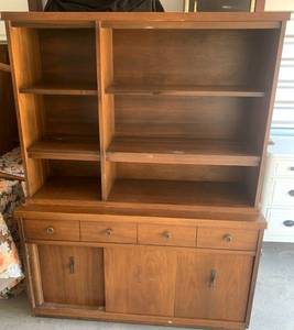lot 101 image: Cabinet with Hutch