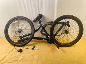 lot 65 image: Genesis 24 Bella Vista Girls Suspension Bike