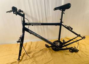 lot 67 image: Roadmaster Adventure 700 Mens Hybrid Bike NO tires