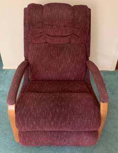 lot 124 image: Burgundy Lounge Chair