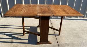 lot 146 image: Vintage Drop Leaf Table