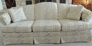 lot 26 image: MORGAN STEWART 8 WAY CRAFTED CUSTOM SOFA - WHITE, VERY CLEAN, 2 THROW PILLOWS