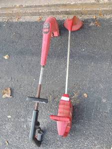 lot 40 image: 2 TORO electric weed eaters no chargers