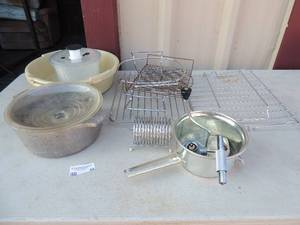 lot 44 image: Lot of assorted kitchen bowls, oven racks, etc.