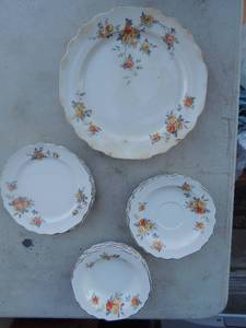 lot 59 image: Dish set by W.S. George White  Lido 5 dinner plates, 4 dessert, 5 bread 5 soup bowls
