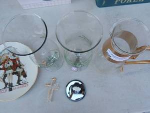 lot 60 image: Glass milk container with bronze handle, Norman Rockwell collector plate, 2 Hurricane glasses from Mexico