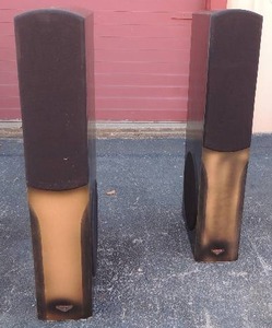 lot 1 image: 2 Klipsch speakers KSP 400  BLACK SATIN  48x9x21