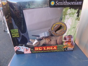 lot 13 image: SMITHSONIAN 1 RC-T-REX dinosaur NIB with remote