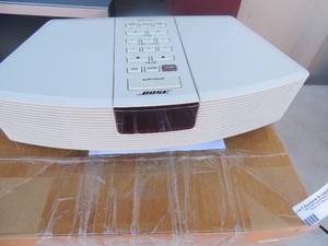 lot 14 image: BOSE WAVE RADIO  good working order