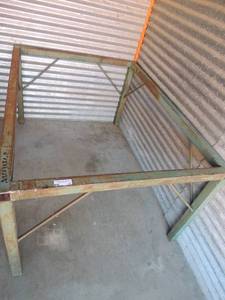 lot 17 image: Heavy metal table base 60 x38x26