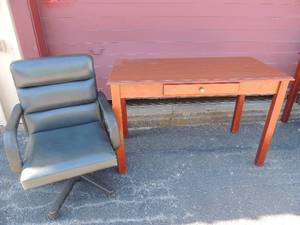 lot 67 image: Black rolling  office chair 34x25, brown 1 drawer office desk 30x48x30