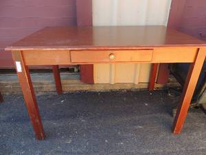 lot 68 image: Black rolling  office chair 34x25, brown 1 drawer office desk 30x48x30