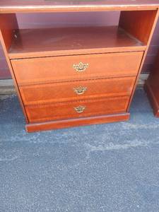 lot 70 image: Chest 3 drawer TV stand Entertainment used 39x38x22
