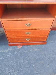 lot 71 image: Chest 3 drawer TV stand Entertainment used 39x38x22
