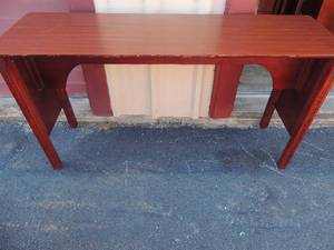 lot 75 image: Office desk no drawers 32x60x18