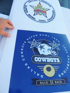 lot 85 image: 2 Dallas Cowboy crests #1 size 24x18x1