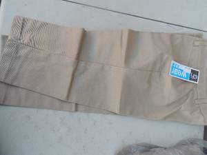 lot 102 image: NEW CFj lot of  5 girls  Kacki capris size 21j