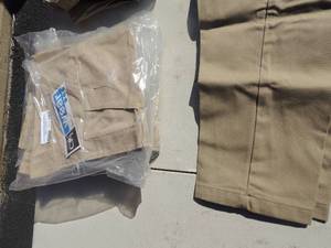 lot 107 image: NEW CFj lot of  5 girls  Kacki capris size 14R