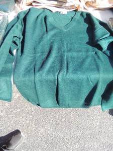 lot 109 image: NEW CFj lot of 6 forrest green sweaters size youth Xs