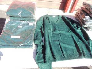 lot 125 image: NEW CFj lot of 6 forrest green sweaters size XL