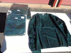lot 126 image: NEW CFj lot of 6 forrest green sweaters size youth XL