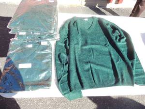 lot 127 image: NEW CFj lot of 5 forrest green sweaters size XL