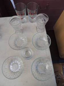 lot 34 image: Seagrams whiskey glass x1, Play Bridge studio glass x2, clear glasses x2, 4 sauce bowl with diamond decoration