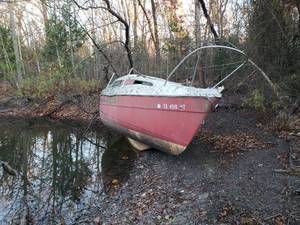 lot 174 image: 16 Foot Sailboat, bill of sale, NO TITLE, Buyer must file for lost or bond title.  Payment will be due day after close, Removal by January 15th 2021