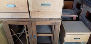 lot 26 image: Nightstand Set and Wooden Side Tables (Nightstands 19x18x21.5 and 19x18x29)