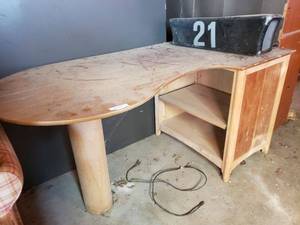 lot 35 image: Wooden Pedestal Desk 62x30x30 bonus rural paper magazine box