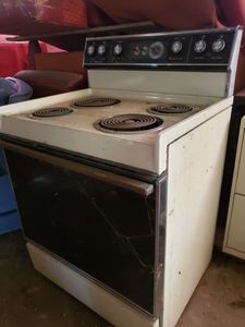 lot 37 image: Hotpoint Electric Stove and Oven R B735G 0A4AD