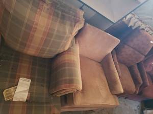 lot 44 image: Upholstered Armchairs and Recliners, see pictures