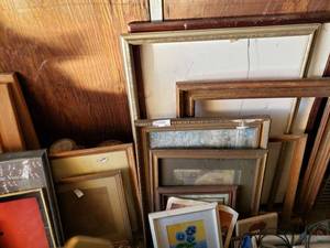 lot 117 image: Various Picture Frames