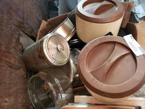 lot 124 image: Kitchen Items