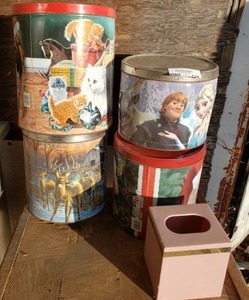 lot 128 image: Popcorn Tins and Kleenex Box Holder