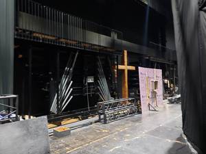 lot 175 image: Electric Telescopic Choirs RISERS made by IRWIN Telescopic seating company 1 unit Aprox 15h x 20w x 6d PAYMENT REQUIRED ON PICKUP DAY Located in Arlington pickup will be arranged for after 14 and 2 weeks for removal.