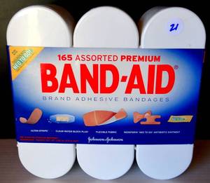 lot 21 image: NEW BAND AID (165 ACCESSORY) FIRST AID KIT