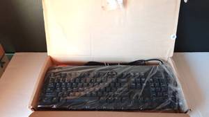 lot 58 image: NEW IN BOX COMPUTER KEYBOARD - MODEL KKWR442600HH