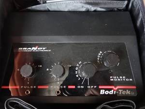 lot 99 image: BRANDT ADVANCED ELECTRONICS  BODI-TEK PULSE MONITOR TENS UNIT WBAG