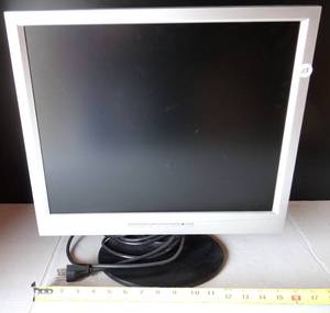 lot 113 image: ENVISION COMPUTER MONITOR
