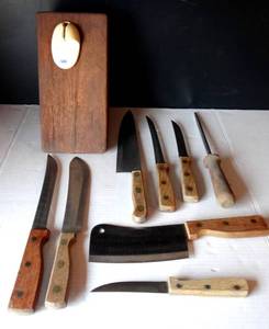 lot 144 image: 9 PC PROFESSIONAL KITCHEN KNIFE SET WITH WOOD BLOCK AND SHARPERNER - VERY SHARP