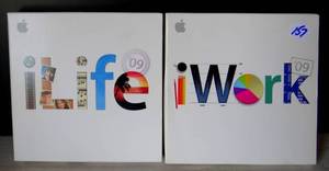 lot 157 image: VINTAGE ILIFE 09 AND IWORK 09 FOR MAC SOFTWARE