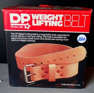 lot 220 image: NEW DP WEIGHT LIFTING BELT - SIZE MEDIUM (34-36)