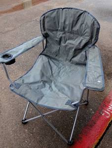 lot 271 image: NICE PORTABLE CHAIR WITH ARMREST & CUP HOLDER
